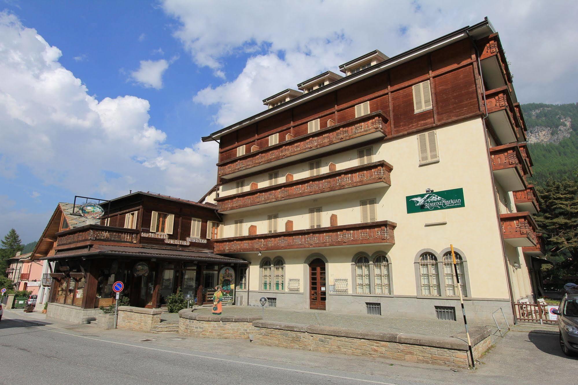 Residence Albergian Pragelato Eksteriør bilde